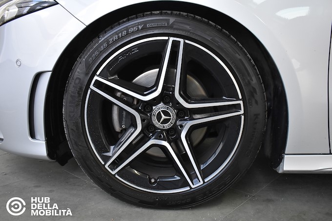 MERCEDES-BENZ A 200 d Automatic Premium